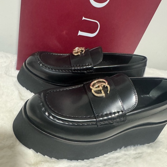 Gucci Black Leather Platform Loafers with Gold GG - Picture 6 of 7